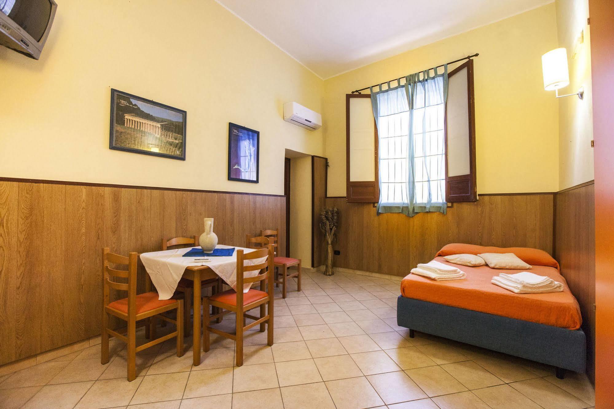 Cortile Merce Aparthotel 2*